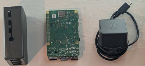 Raspberry Pi 4 Model B [4GB Edition] + aluminiumchassi + Raspberry Pi adapter