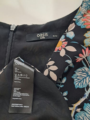 Oasis-sidenklänning