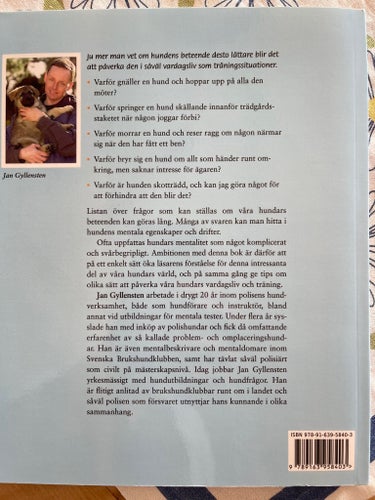 Din hunds beteende i vardag och träning av Jan Gyllensten, 2008