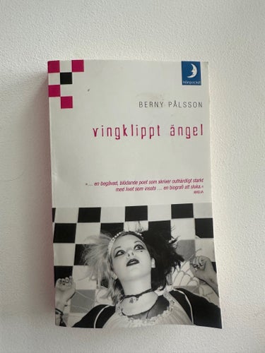 Vingklippt ängel av Berny Pålsson, 2003