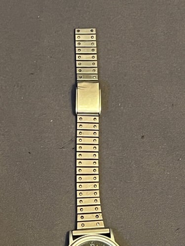 Orient Quartz klocka med Svart Urtavla