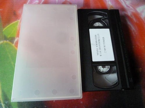 SÅNGLEKAR 2, ETT PROGRAM AV OCH MED MORA TRÄSK, VHS, FILM, SVENSKT TAL