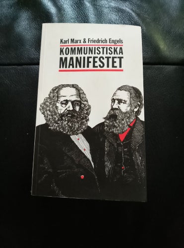 Kommunistiska Manifestet av Karl Marx & Friedrich Engels, okänt publiceringsår