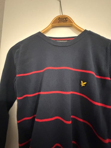 Lyle & Scott mörkblå, röd tröja, storlek S