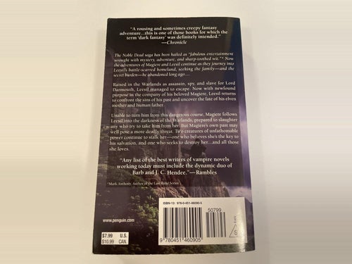 Traitor to the Blood av Barb & J.C. Hendee | Noble Dead Saga Series 1 | Pocket