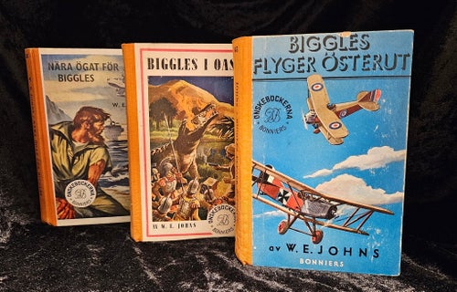 Biggles i oasen m.fl. av W. E. Johns, 1949-1954