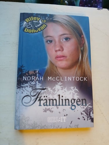 Främlingen - Norah McMlintock - Girl-It