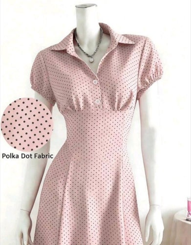 Rosa klänning med svarta prickar retro