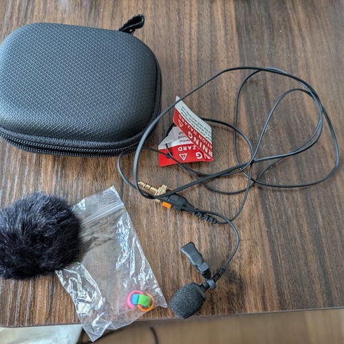 Lavalier mikrofon med fodral och tillbehör$