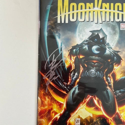 Moon Knight Marvel 1 Variant Edition signed by Philip Tan