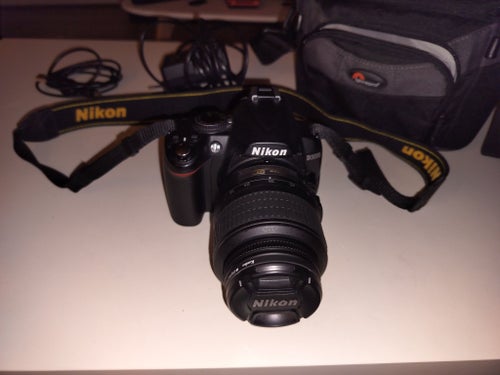 Nikon D3000 DSLR-kamera med AF-S Nikkor 18-55mm objektiv