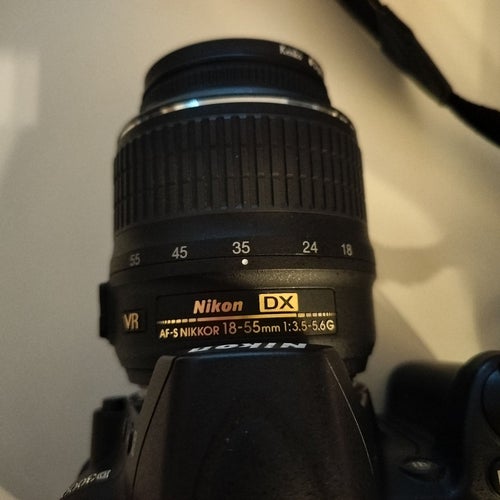 Nikon D3000 DSLR-kamera med AF-S Nikkor 18-55mm objektiv