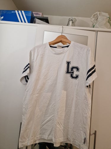 Parti med 3 vita t-shirts