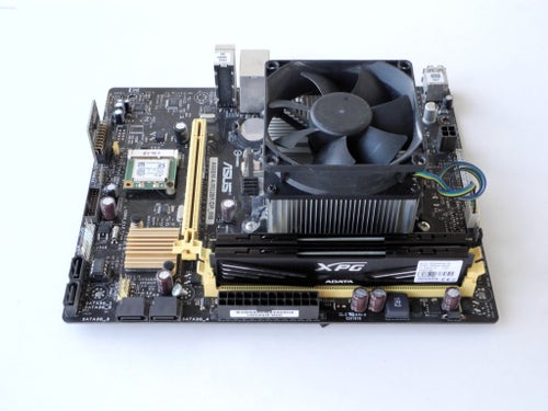 Asus Moderkort med AMD A10-7800 Radeon CPU och 8GB RAM