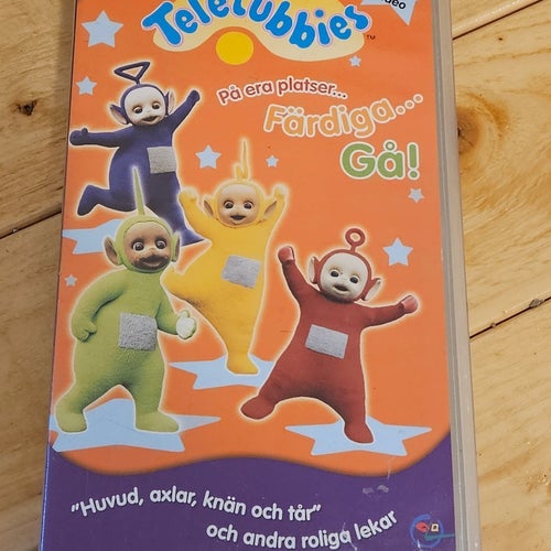 TELETUBBIES PÅ ERA PLATSER...FÄRDIGA...GÅ!) svensk tal