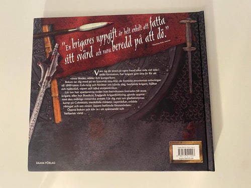 Krigare fantastiskt utsmyckad och detaljrik bok
