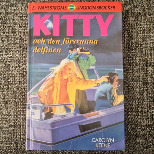 Kitty och den försvunna delfinen av Carolyn Keene, 1998