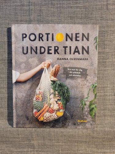 Portionen under tian av Hanna Olvenmark, 2018