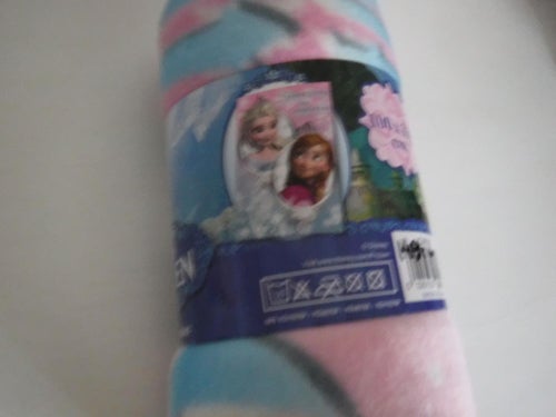 Härlig go ny fleece filt med motiv av Disney Frozen