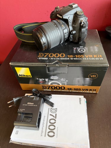 Nikon D7000 systemkamera med AF-S DX NIKKOR 18-105mm objektiv