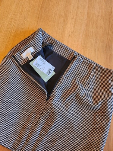 H&M svartvit kjol, storlek 38