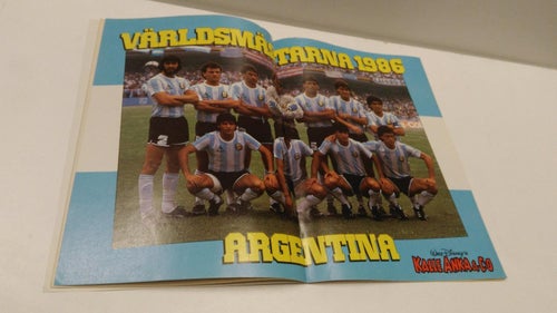 Kalle Anka 1986 nr 41 + Plansch Världsmästarna 1986 Argentina + kupong. Fine