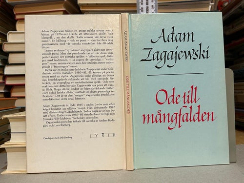 Ode till mångfalden av Adam Zagajewski. bok, Very fine plus