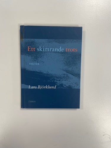 Ett skimrande trots av Lars Björklund