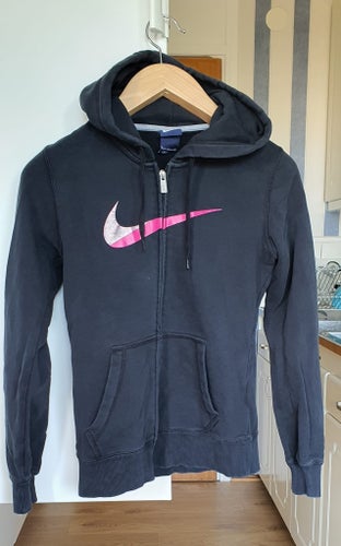 Nike svart huvtröja, storlek S