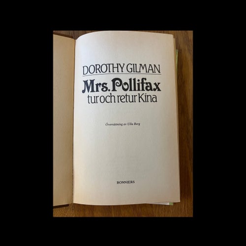 Mrs. Pollifax tur och retur Kina av Dorothy Gilman, 1985