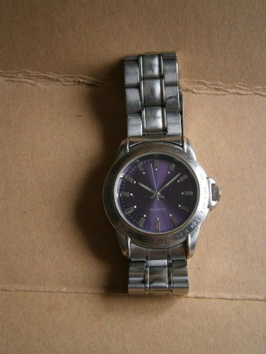 Quartz armbandsur med lila urtavla och metallarmband