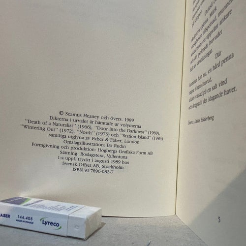 Grönt ljus av Seamus Heaney. Bok. Very Fine plus