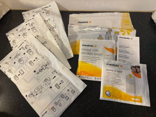 64 stycken Medela breast milks storage bags/ pump & save + quick clean (oanvänt)