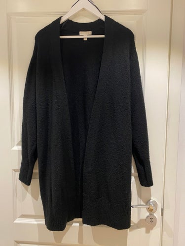 H&M svart lång, varm kofta, storlek XS