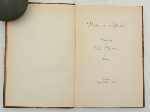 Värja och solfjäder : noveller / af Folke Rudelius.