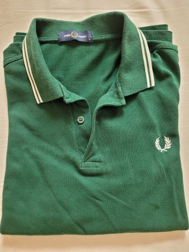 Fred Perry grön pikétröja, storlek M