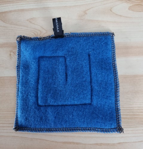 Aktivitetslapp i mjuk fleece.