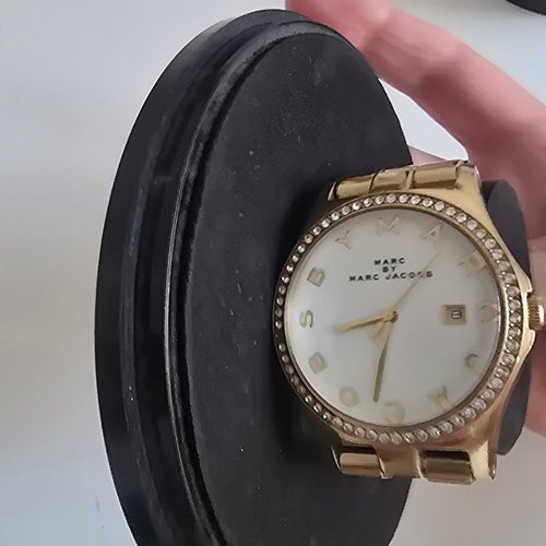 Marc by Marc Jacobs Damklocka i Guld med Strass