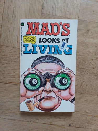 MAD'S LOOKS AT LIVING av Dave Berg, 1975 Mad Engelsk text