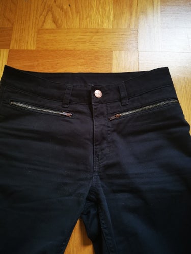 Svarts jeans Märke MONKI Storl XSmall