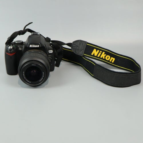 Nikon D60 Systemkamera med AF-S Nikkor 18-55mm objektiv