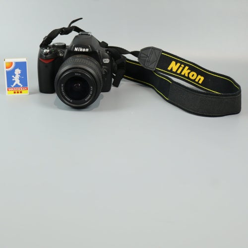 Nikon D60 Systemkamera med AF-S Nikkor 18-55mm objektiv