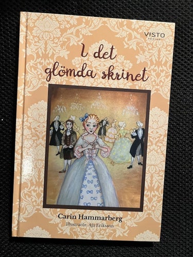 I det glömda skrinet. / Carin Hammarberg