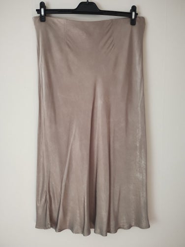 Ny elegant beige blank kjol, stort L, H&M