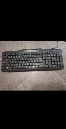 Tangentbord (Nordisk layout)Ansluts via USB-kabel