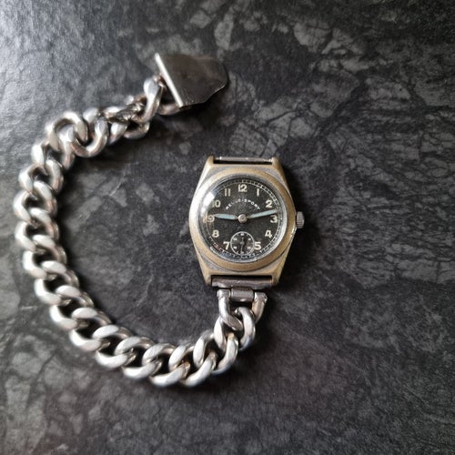 Revue-Sport - field watch av klassiskt snitt från 30-/40-tal