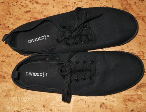 Svarta Skor strl 40 Låga Sneakers H&M Divided Sommarskor Moderna Sköna