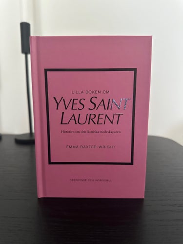 Lilla boken om Yves Saint Laurent-prydnadsbok