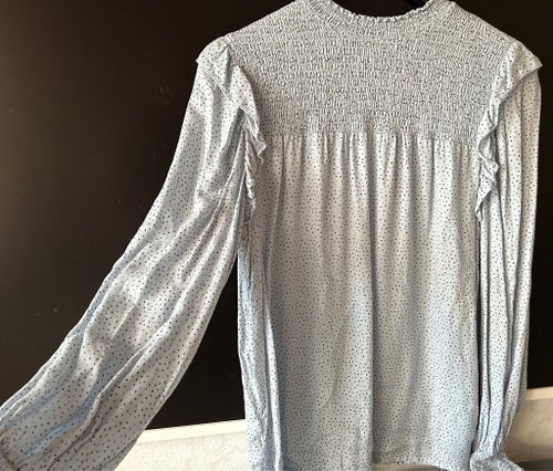 Design by KappAhl ljusblå blus, storlek L