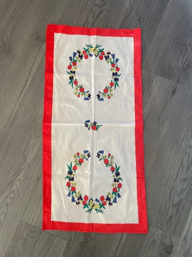 Löpare med jordgubbsmönster, vintage